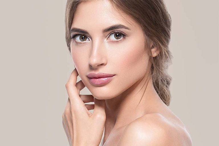 Frau mit Fadenlifting