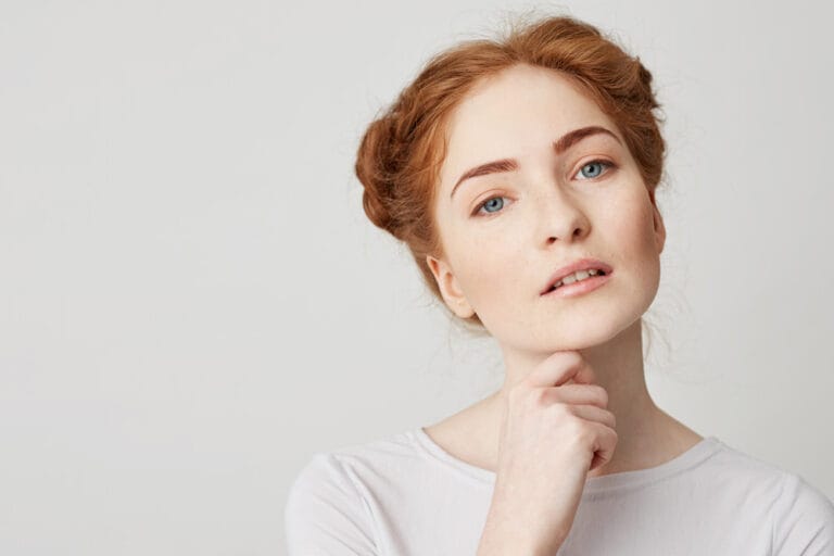 Rothaarige hübsche Frau, Portrait